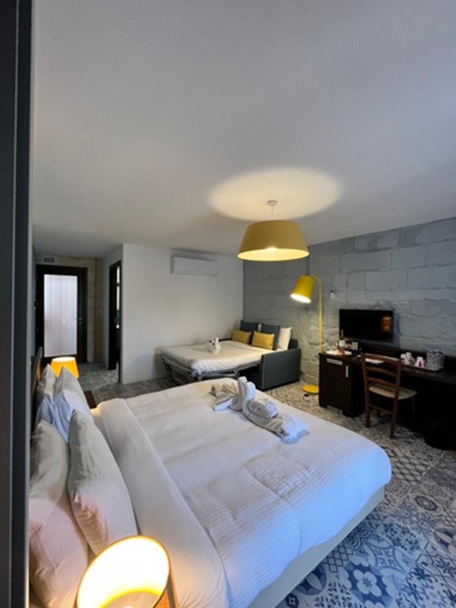 My Travel House Hotel Rabat Bagian luar foto